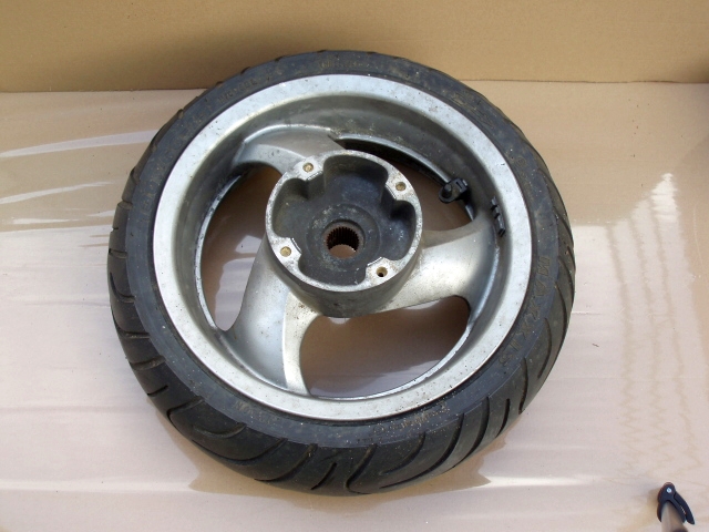 KOTAČ, NAPLATAK, FELGA ZADNJA HONDA NES125/150, @125/150, PES125/150, SES125/150 - RABLJENO (42650-KGF-900ZA)